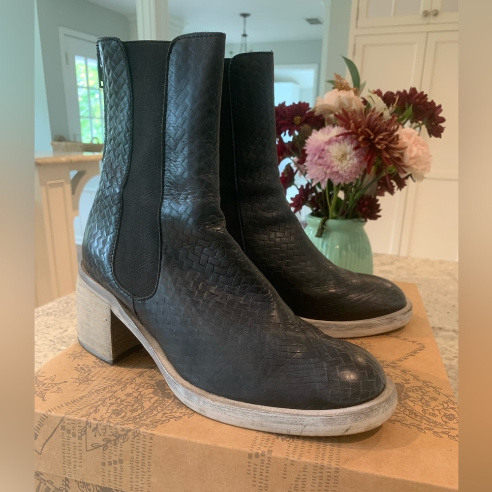 Free People Basket Weave Leather Chelsea Boots Size 7